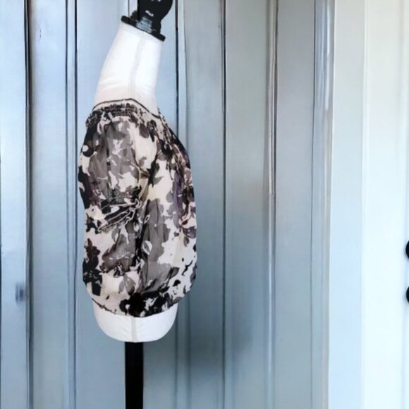 Express Black and Tan Sheer Floral Blouson Short Sleeve Blouse in Size M… - Picture 2 of 4